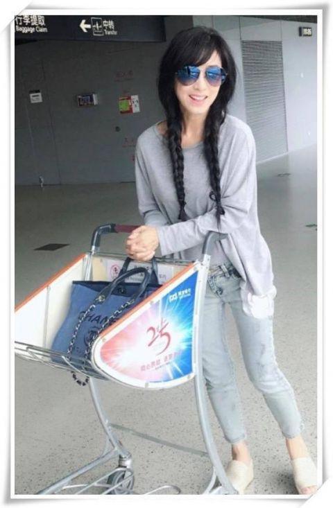 看米雪的近照，再看看62岁刘晓庆，终于知道保持少女心的重要性