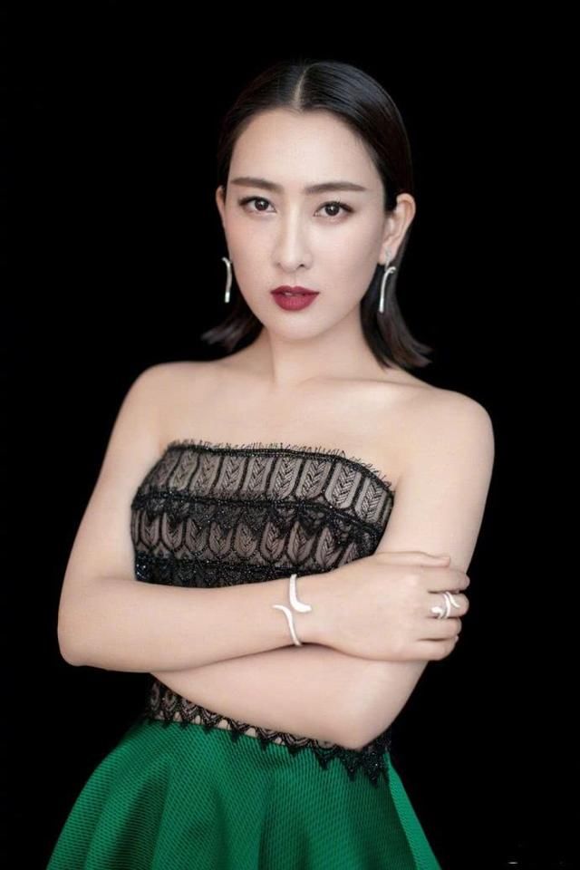 马苏不过是梳了个中分发型,就像换了张脸,连画风都变高级了!