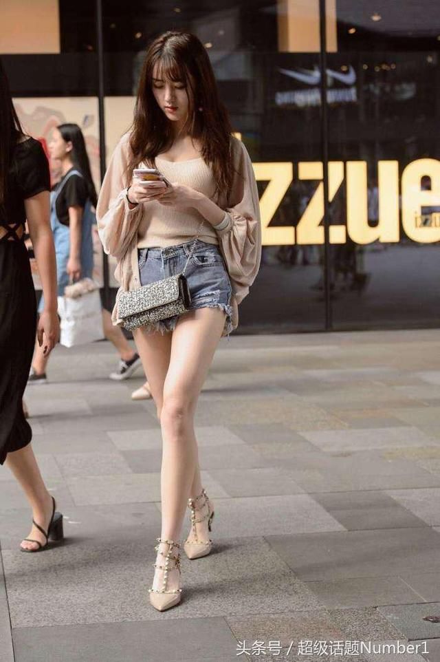 街拍：图一清纯学生范，图二温柔女人范 图五是直男心中的女神