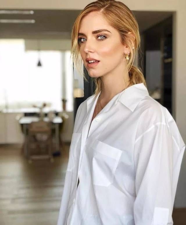 平胸女孩穿衣服简直太美了!那大胸姑娘到底该怎么办?