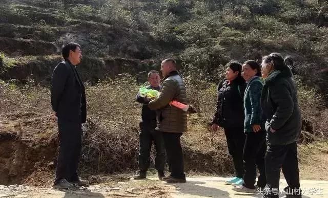 村民都抢着当村干部?村干部月工资标准出炉了!你觉得高还是低了