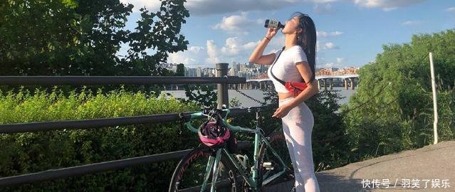 灰色打底裤也能穿出你华丽丽的美！