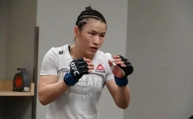  『孩子』张伟丽连麦徐灿拳迷有意撮合！张伟丽：婚后夫妻打架孩子当裁判？