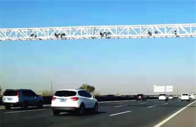 「活该」高速区间测速到底该怎么走?交警:3个技巧不知道,活该被罚!