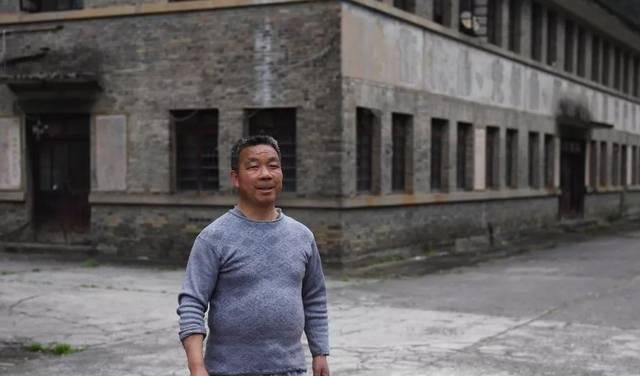 失落深山的汞矿遗址，曾经城里姑娘想嫁这里，小伙做梦都想进工厂