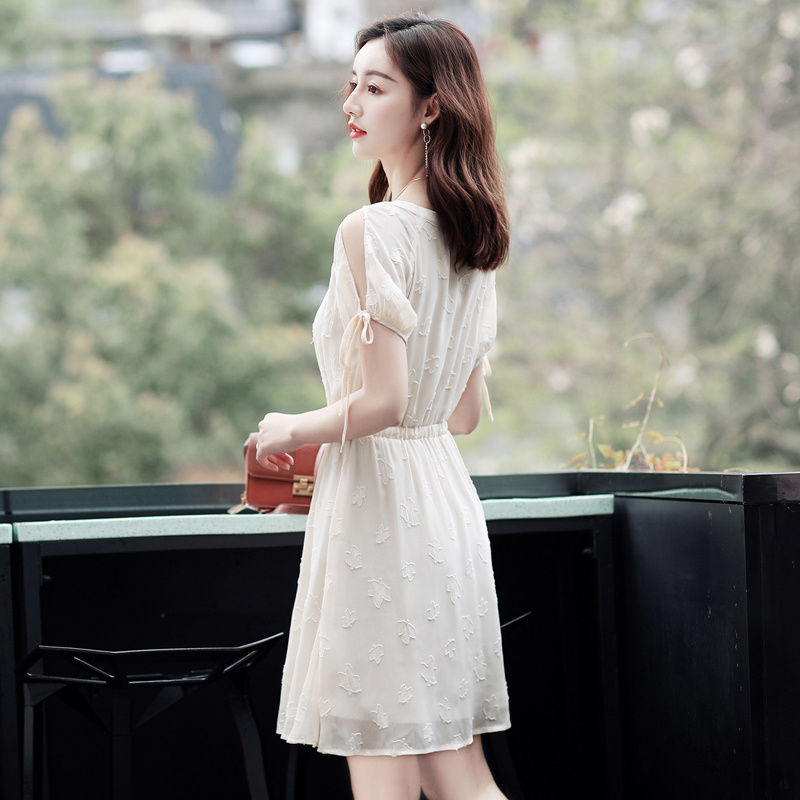 “流氓”连衣裙设计!让无数女人痴迷冷风“仙女裙”，显瘦超美嫩