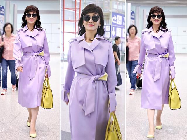 赵雅芝一身浅黄现身机场，没想到64岁的她竟然如此会穿同色衣服