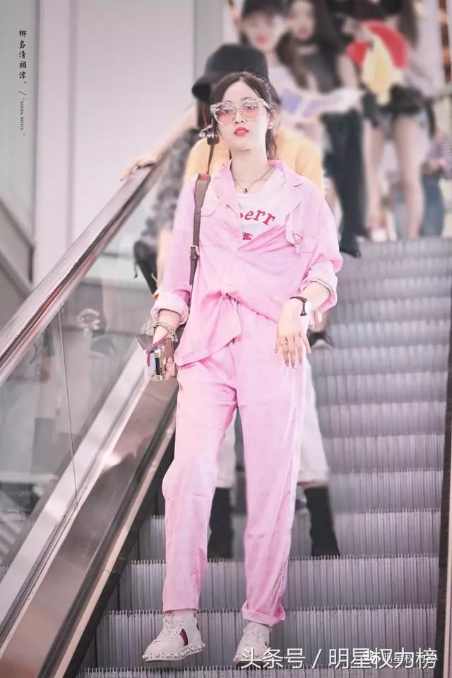 这些女明星私服衣品确实不错，不过夏天捂成这样真的不热嘛？