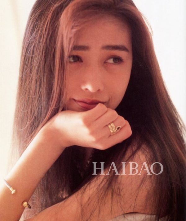 昭和时代少女偶像们的美貌太能打了吧，只知道山口百惠简直亏大了