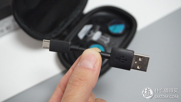 用上这款缤特力BackBeat FIT 3100 运动蓝牙耳机，音乐如影随形