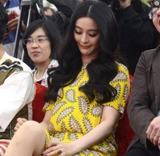 范冰冰出席活动,裙子太短遮不住,网友的目光全