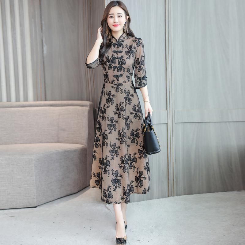 女人永远不能拒绝蕾丝裙的诱惑,让你女人味爆棚,冬天内搭特合适