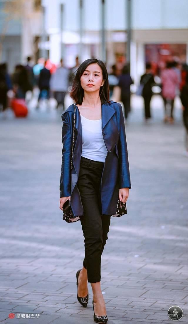  『打造』街拍：时尚女孩的穿搭示范，打造更加靓丽的形象，让你明艳动人
