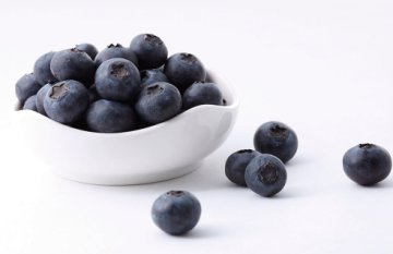 蓝莓能和葡萄一起吃吗 葡萄和蓝莓能一起榨汁