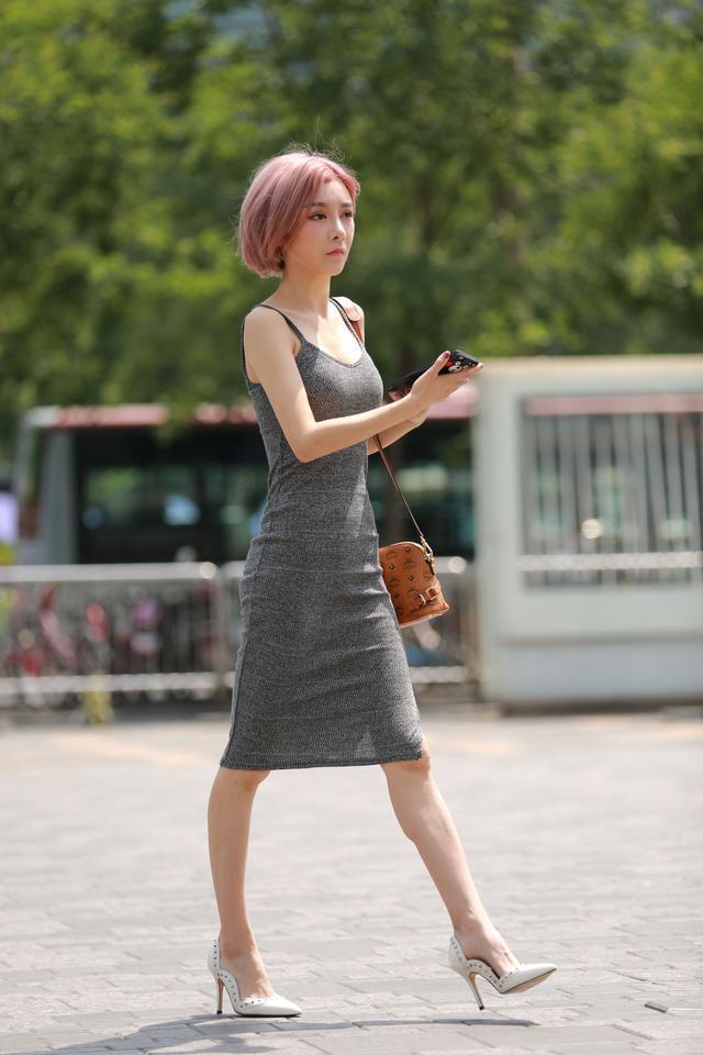 街拍：图1被韩雪美到了，腰都快像包包那么细了！图3包臀裙美女！