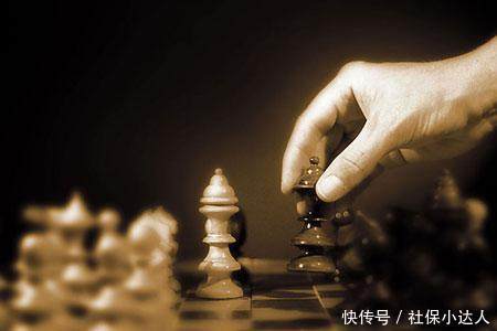 到达退休年龄以后，单位不给办理退休，让自己辞职合理吗？