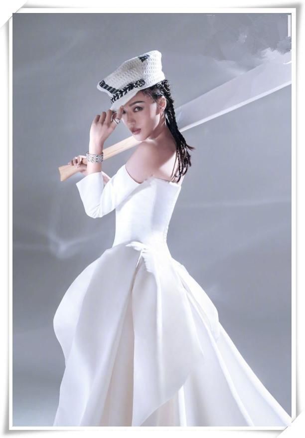 当杨幂和舒淇同登杂志封面，网友：终于见识到妩媚的最高境界了！