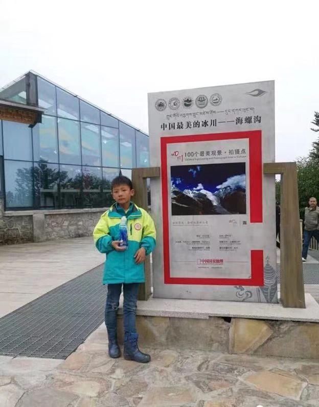 8岁男孩四川海螺沟景区失联6天 搜寻仍在进行