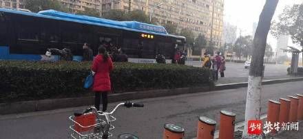  「公交车」复工第一天，早高峰公交挤吗？复工后公交车怎么坐？