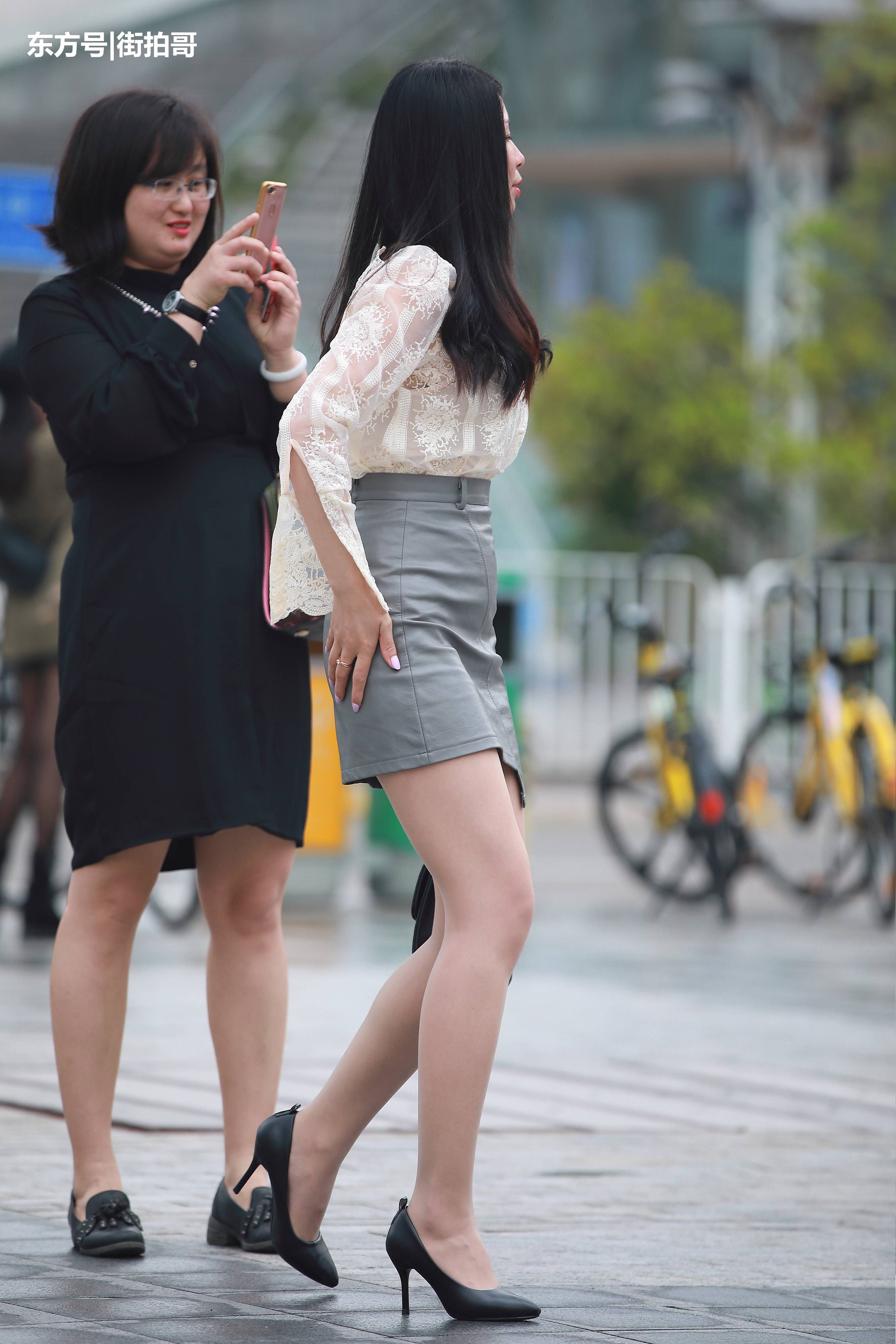 街拍联盟：风姿绰约的肉丝高跟美女，优雅体态展现风韵之美
