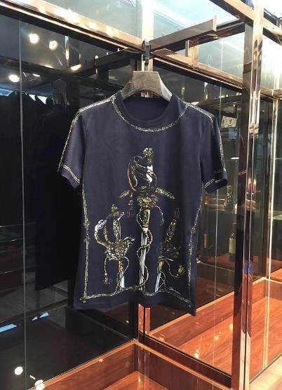 阿玛尼，汤姆布朗新款短袖T桖，别具一格设计，上身让你与众不同