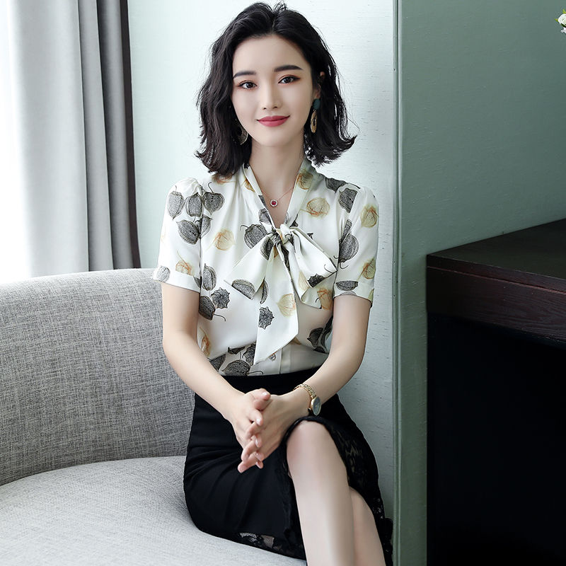 小个子,穿简洁又不失华丽感的时尚女装,不但显腿长还显气质