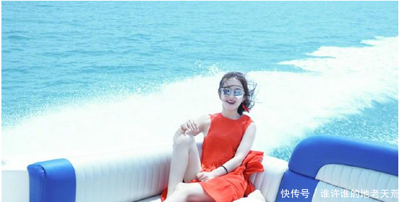 赵丽颖晒度假美照穿红裙露白皙美腿,泳装照背