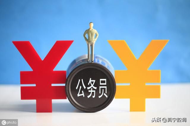 一到四级主任科员的职位比例只有60%，按什么条件确定晋级人选