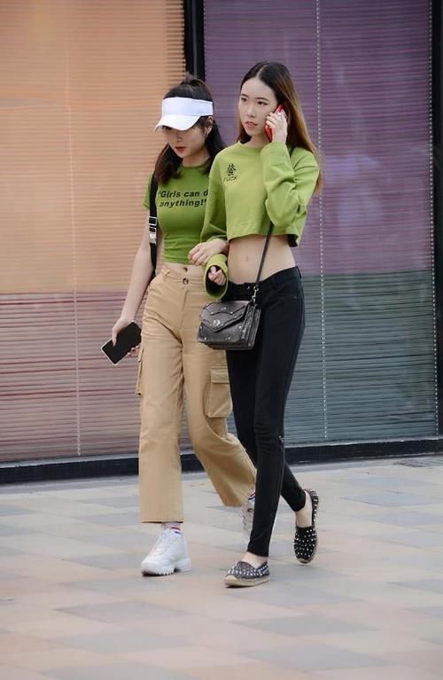 北京街拍:时尚街区的这些女孩有气质又有范,你最欣赏哪一位?