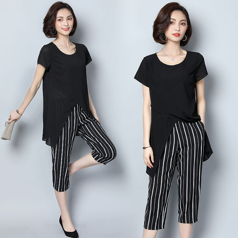 会打扮的女人都不穿连衣裙!穿这样时髦套装，45岁妈妈美到窒息