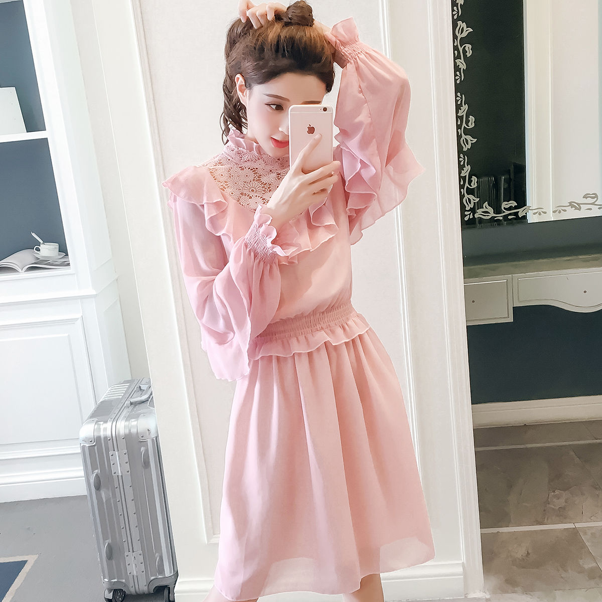 偶遇穿粉色衣服的小姐姐，美不美，用心感受!女人都想要的完美