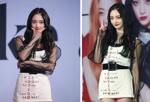 21岁的关晓彤和20岁的周洁琼同穿短裙, 终于见识到亚洲第一美腿