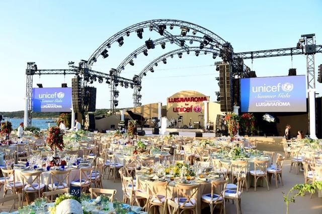 每周时报|LOEWE出书，Supreme卖报纸，本周时尚圈也太文艺了吧