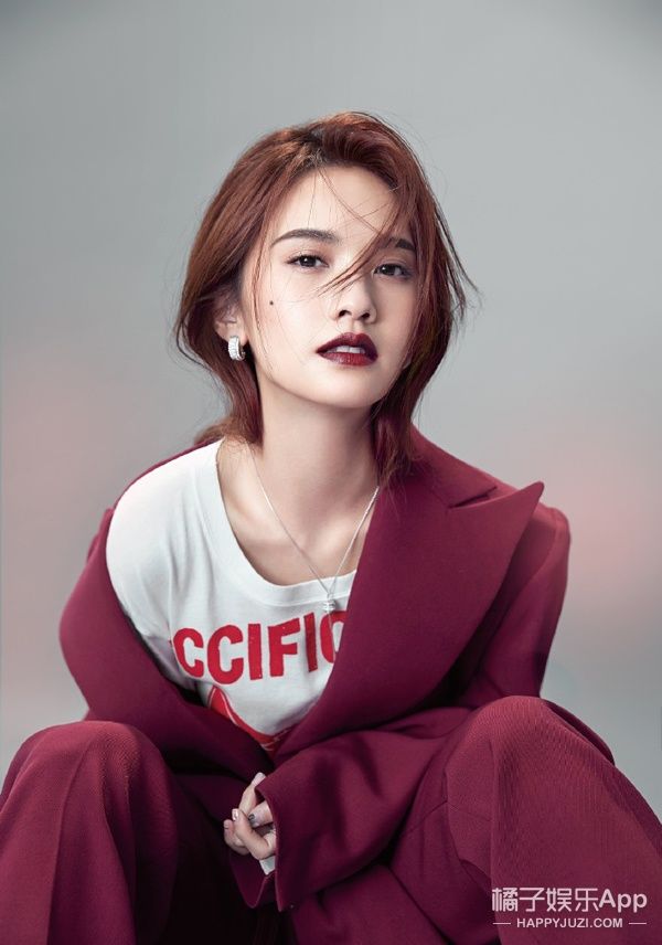 吴京幽默回应黑白照:健在!过去几年成龙都被去世三次了…