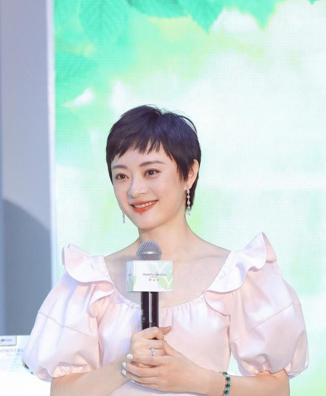  『面料』春天穿这4款裙子 要小心！它们自带俗气和廉价感，特别“葬”气质
