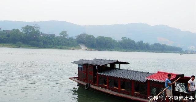 中国一飘在水上的古镇,距今400年,不通车,仿若世外桃源