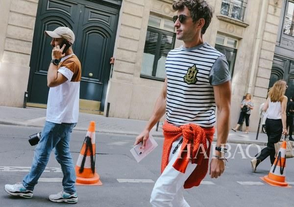 男生夏日扮酷指南！男装周型人秀场外街拍来示范：爱美不分性别，