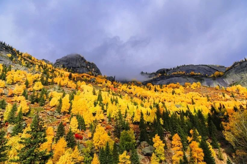 秋天，来新疆这个地方看山看水，最美的色彩能惊艳九月时光