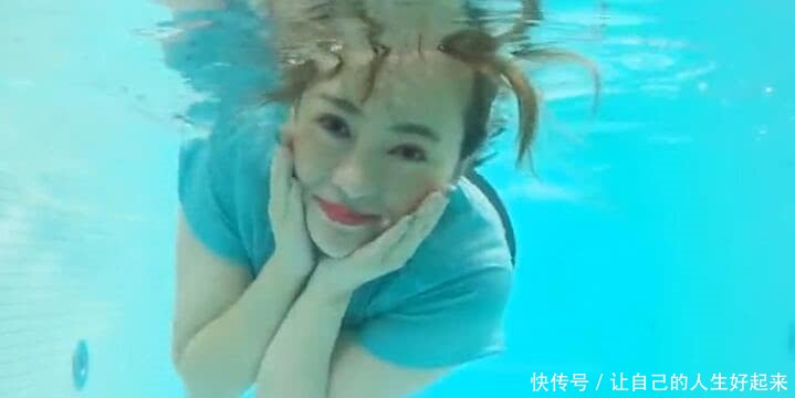 小姐姐体验水下化妆，两个小时的妆容比不上一秒，网友：后悔了吧
