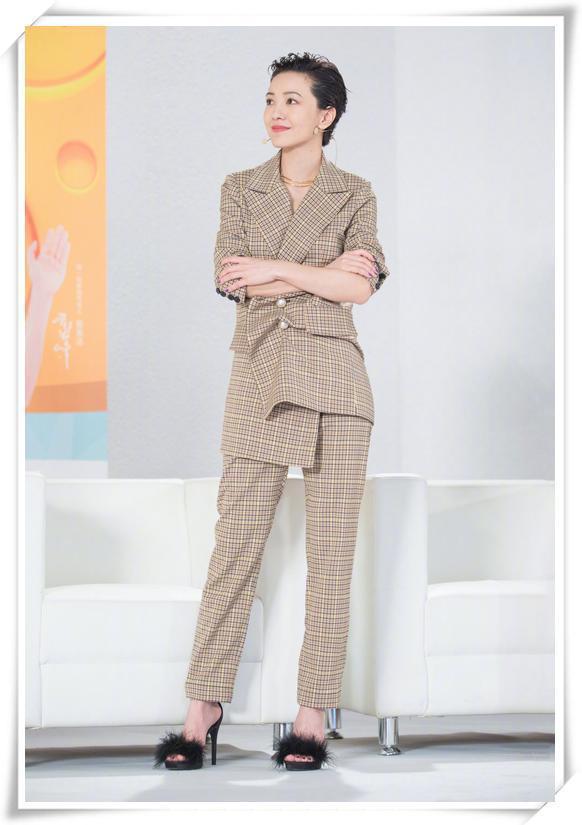 郭采洁真胆大！上半身尺度直逼泳衣，网友：杨幂都不敢这样穿！