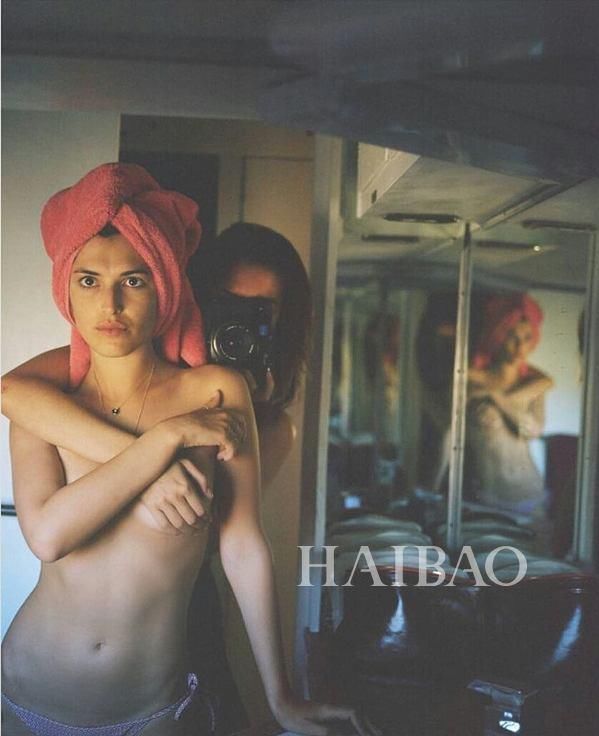 最易借鉴的法式风格!时尚摄影师Adeline Mai私服合辑:这张英气