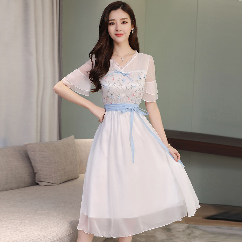 新上市就“走红”的富贵裙，嫂子把裤子全扔了，47岁穿出少女感