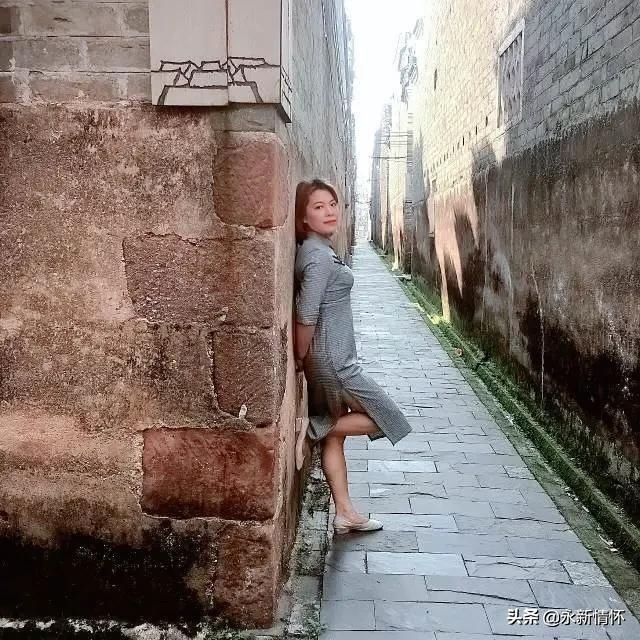  『如诗之』几缕思愁随远溢一袭旗袍女人花