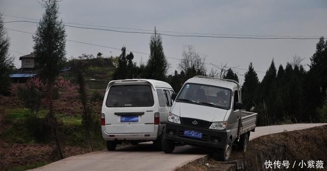 农村修路怪象，水泥“管够”，不用柏油，咋回事？专家：本该如此