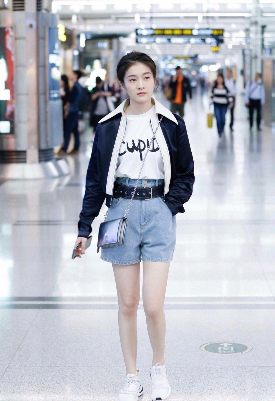 要不是张雪迎，这一身还真没人可以驾驭得了!网友:腰细最关键!