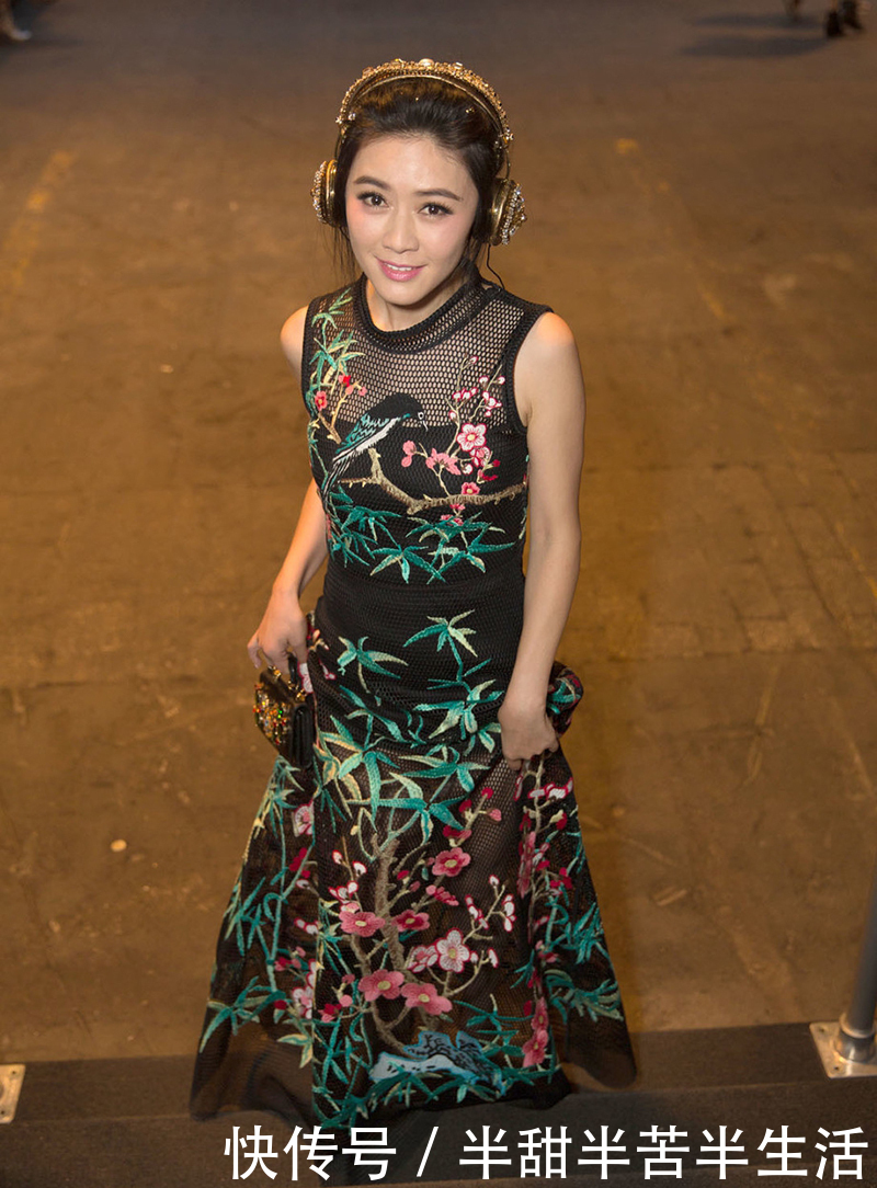 43岁的田海蓉五次出席巴黎时装周,网友:这简直就是20岁少女啊