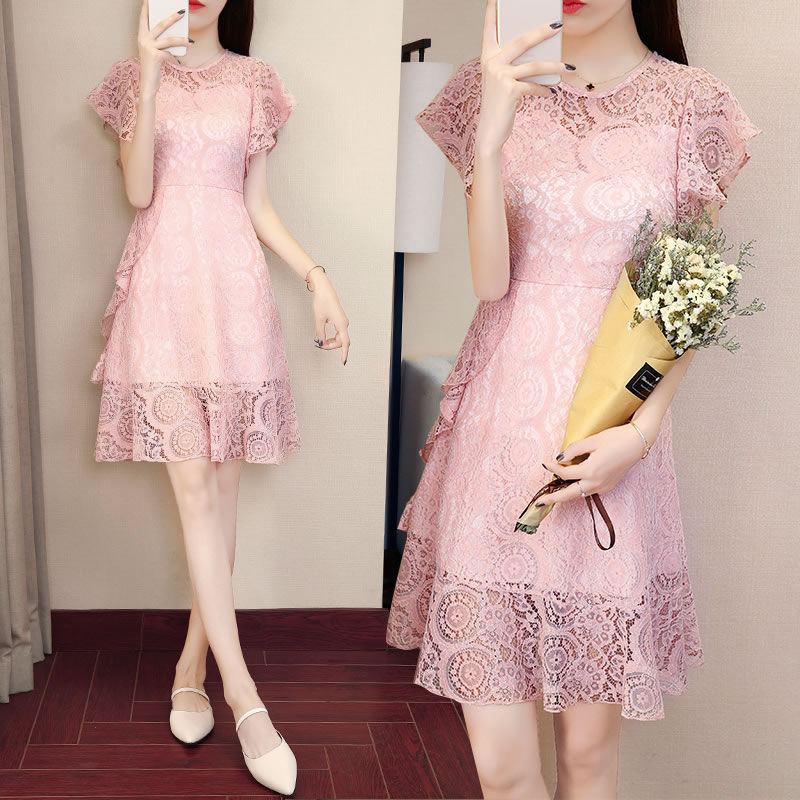 有一种性感，叫“蕾丝裙”，若隐若现的气质，连背影都过分吸睛