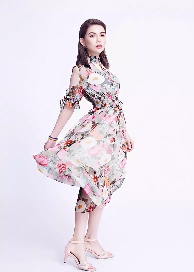 昆凌周杰伦17岁交往22岁结婚，难怪25岁生日还这么甜蜜