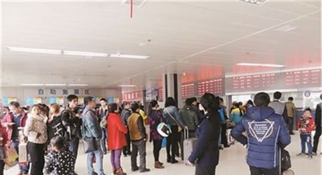 为什么很多人宁愿排队取票，也不选择刷身份证取票？看完涨知识了