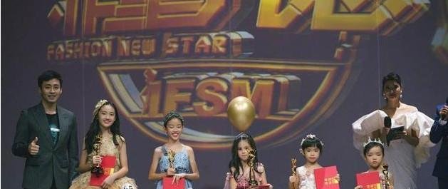 黄奕女儿模特大赛获奖，黄毅清发微博嘚瑟，被网友一句话打脸！